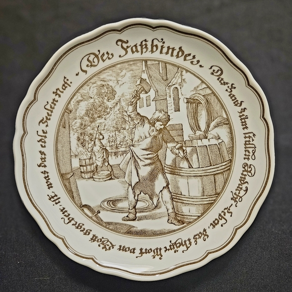 Vintage Hutschenreuther 7.3" porcelain plate, "Der FabBinder" made in Germany. - Picture 2 of 5